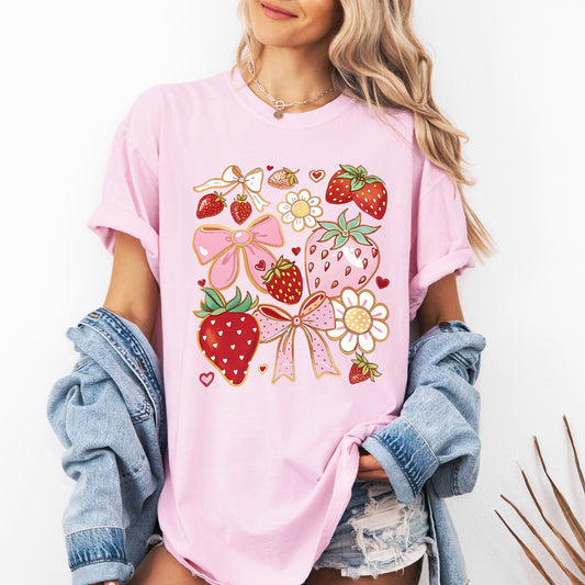 Retro Strawberries, Daisies, Cute, Adorable Comfort Colors T-Shirt