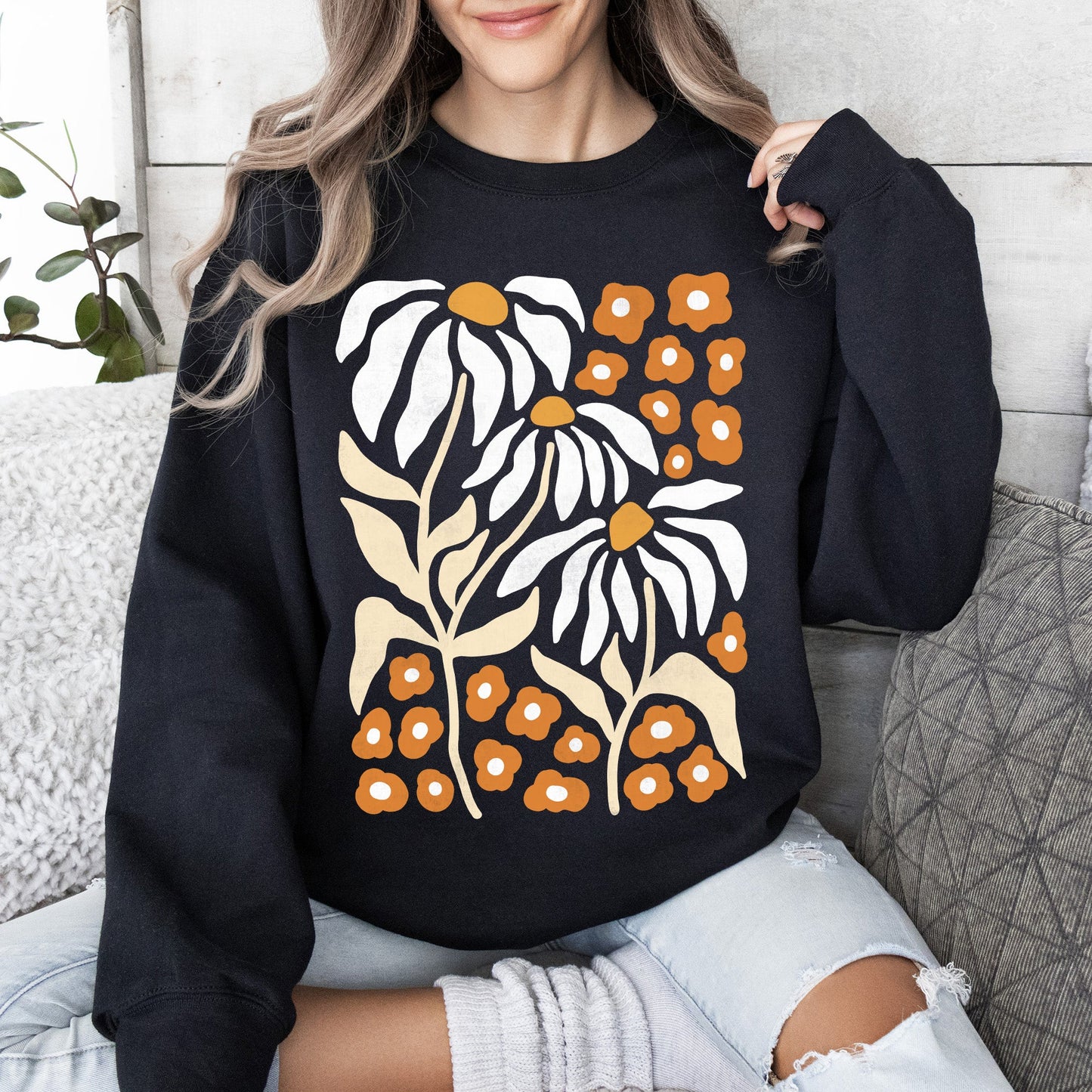 Boho Daisies, Boho Retro Floral Design Sweatshirt
