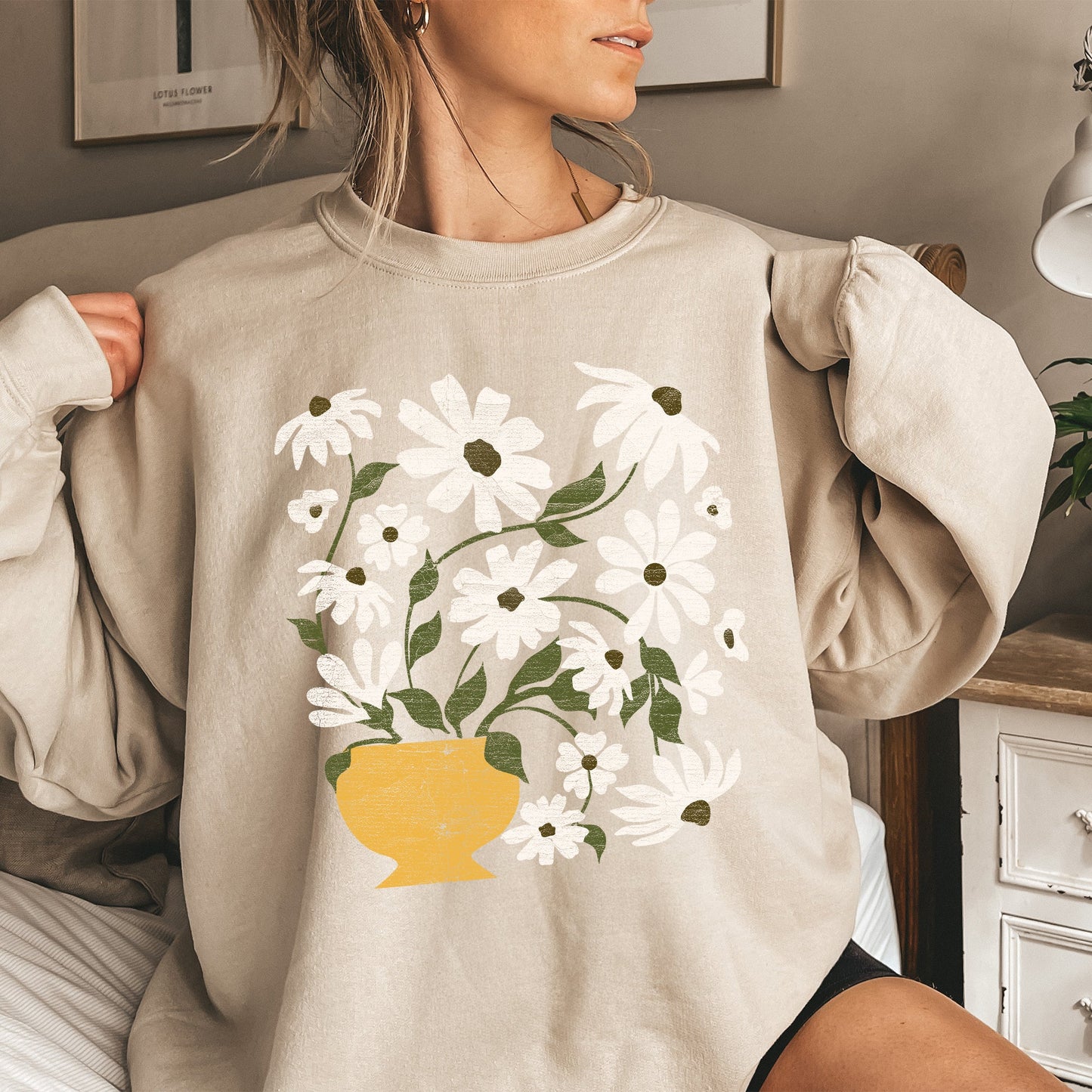Daisies, Retro Floral Design Sweatshirt