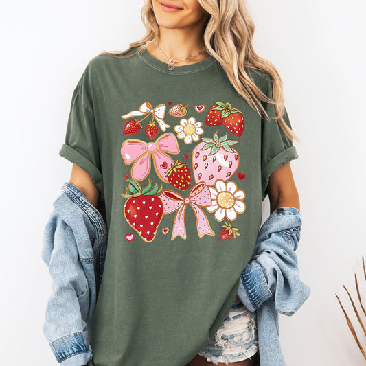 Retro Strawberries, Daisies, Cute, Adorable Comfort Colors T-Shirt