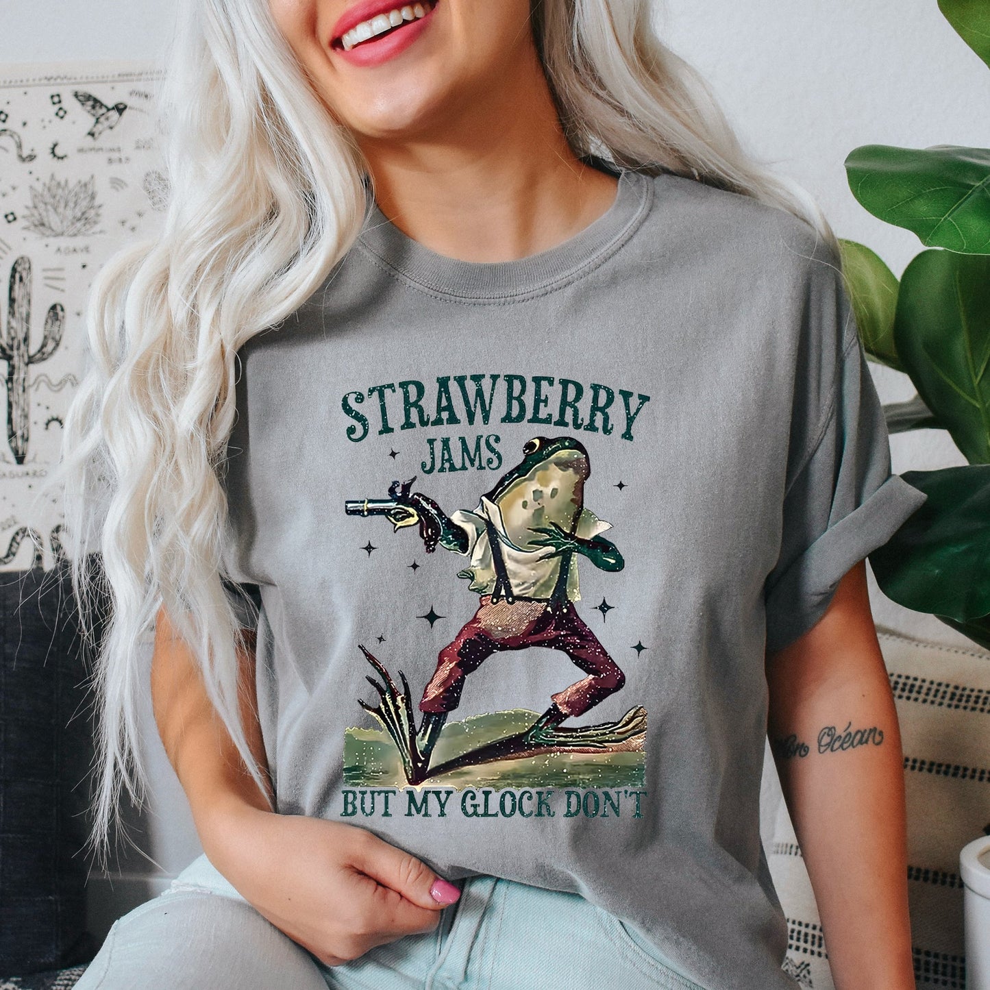 Strawberry Jams, Glock Don't, Frog, Meme, Joke, Aesthetic, Trendy, Toad, Comfort Colors Tshirt
