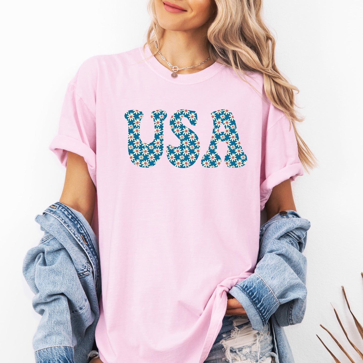 USA Retro Daisies, Patriotic, America, 4th of July Tshirt Comfort Colors T-Shirt