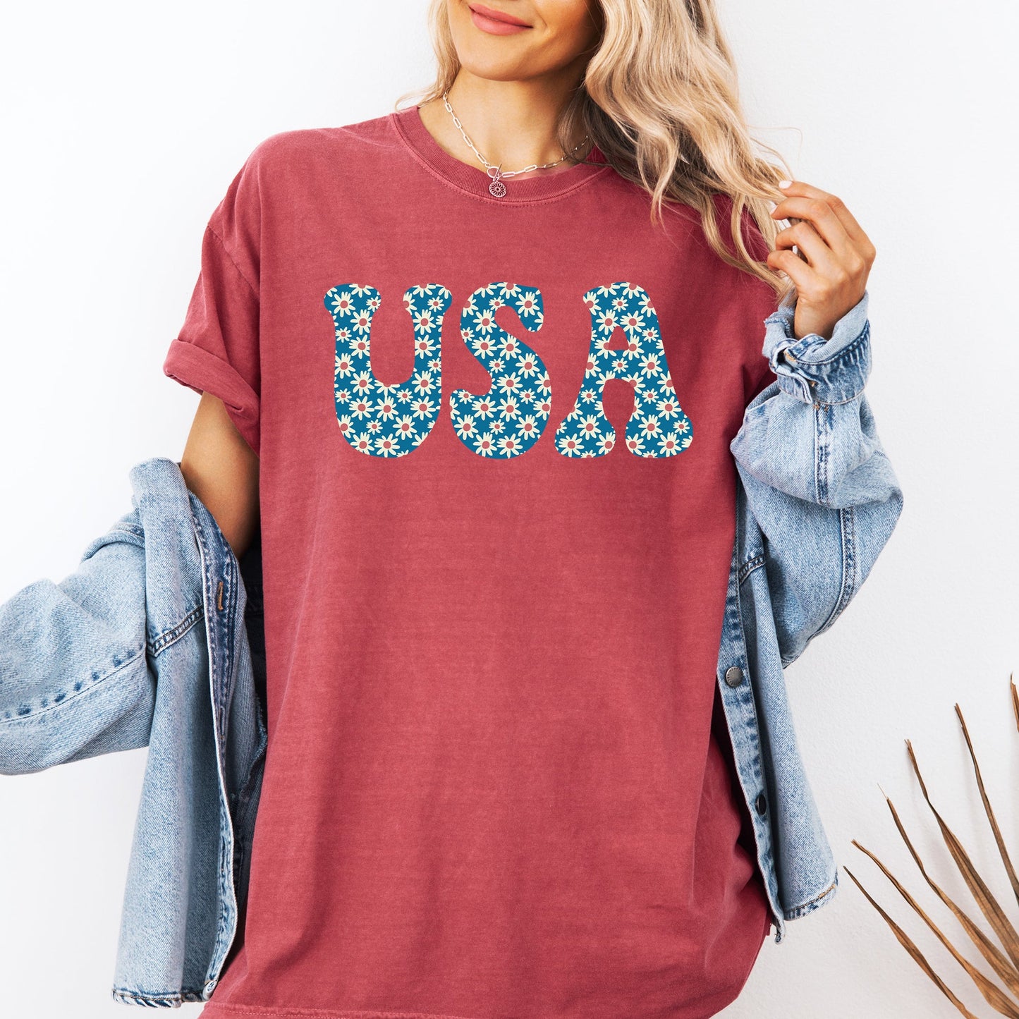 USA Retro Daisies, Patriotic, America, 4th of July Tshirt Comfort Colors T-Shirt