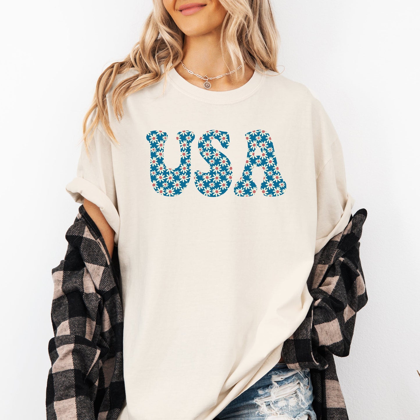 USA Retro Daisies, Patriotic, America, 4th of July Tshirt Comfort Colors T-Shirt
