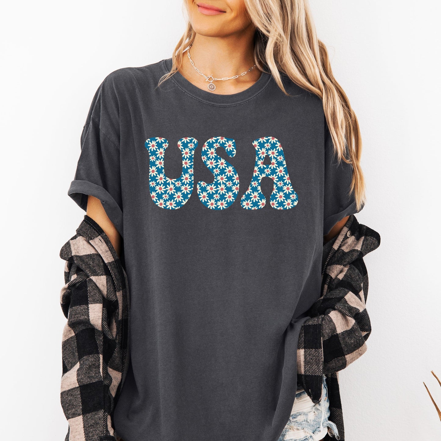 USA Retro Daisies, Patriotic, America, 4th of July Tshirt Comfort Colors T-Shirt